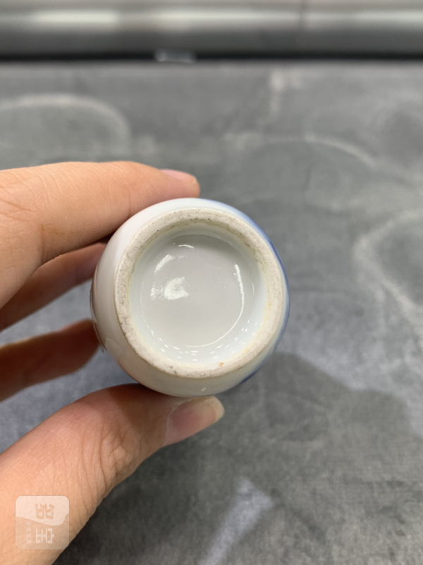 清晚期青花高士对谈图鼻烟壶 - 图8